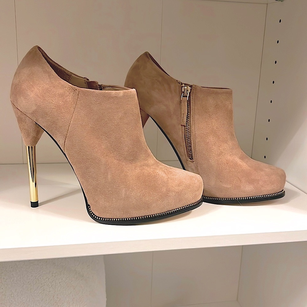 🎉 EUC ZARA WOMAN Tan suede Platform Booties with Gold Accent Heels size 40 EUR